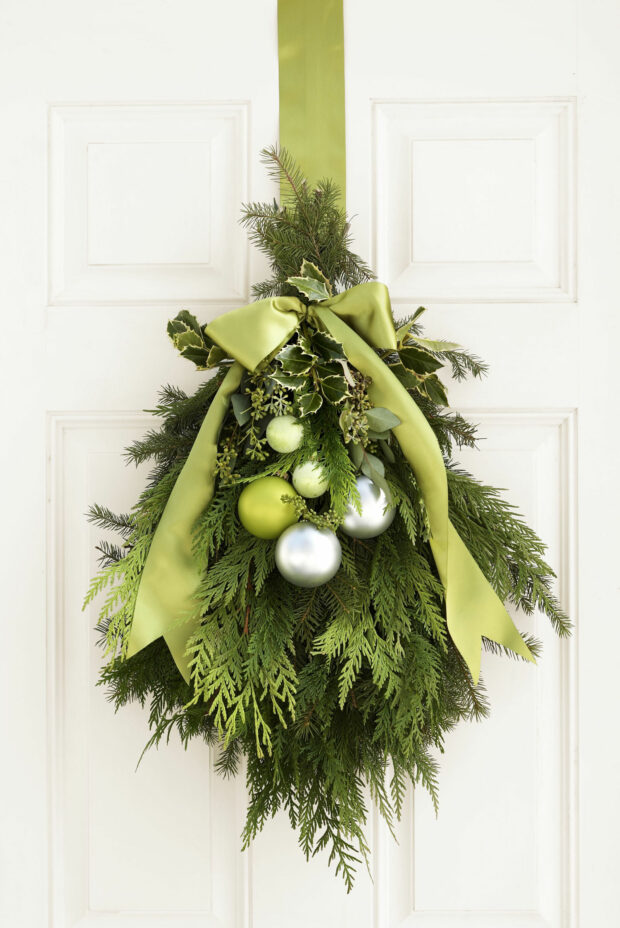 15 Ways to Decorate Your Front Porch for Christmas (Part 2) - Front Porch for Christmas