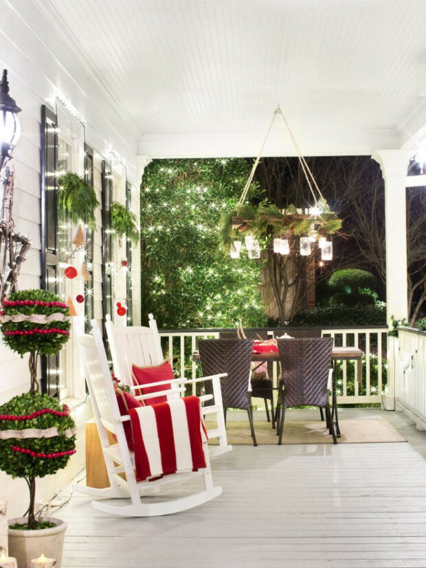 15 Ways to Decorate Your Front Porch for Christmas (Part 2) - Front Porch for Christmas