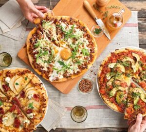 Why Shouldn't You Cut The Pizza Into Slices to Eat It? - Portafoglio pizza, pizza lovers, pizza in slices, pizza food, pizza, food & drinks, food