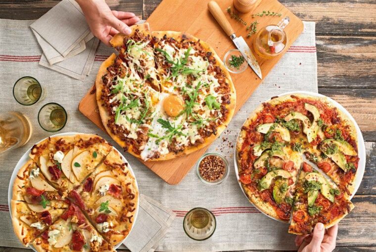 Why Shouldn't You Cut The Pizza Into Slices to Eat It? Why Shouldn't You Cut The Pizza Into Slices to Eat It? - Portafoglio pizza, pizza lovers, pizza in slices, pizza food, pizza, food & drinks, food
