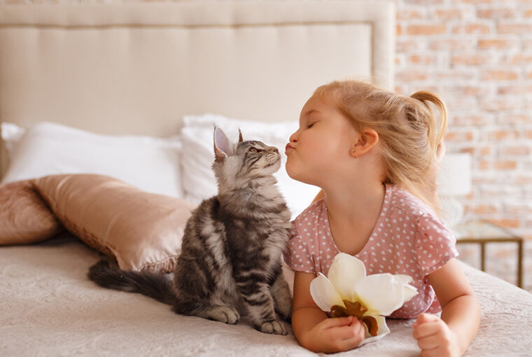 The Bond Between Children & Pets - Cats and Dogs - the bond between children and pets, style motivation, pets, pet effects on children, dog lovers, cat lovers