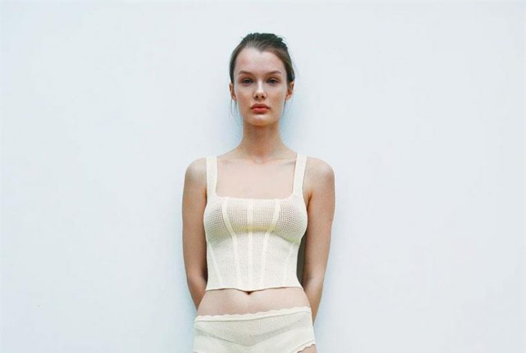 The Corset That Makes A Pretty Neckline The Corset That Makes A Pretty Neckline - woman style, woman fashion, woman, trends, style motivation, style, spring trends, fashion, corset styles, corset