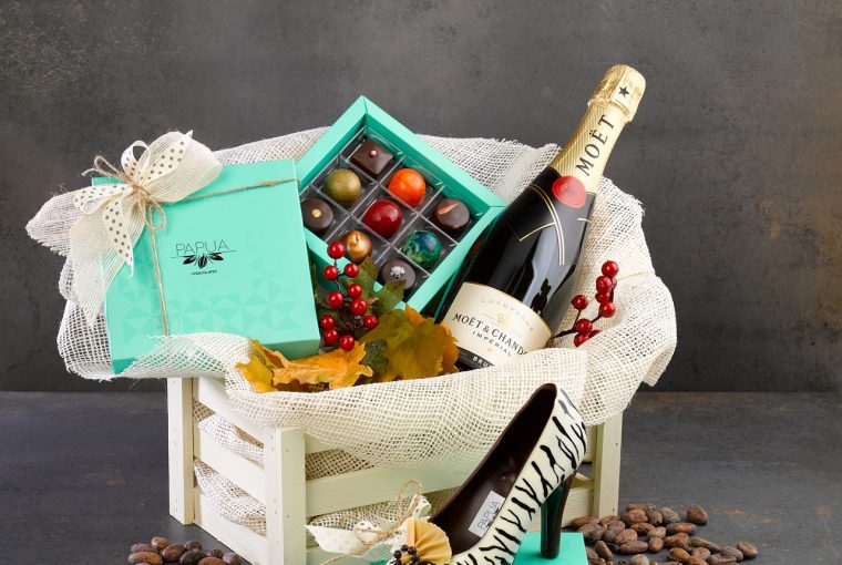 5 Clever Gift Ideas For Your Female Coworkers 5 Clever Gift Ideas For Your Female Coworkers - watch, gifting, gift, friendship, friends, female, coworker