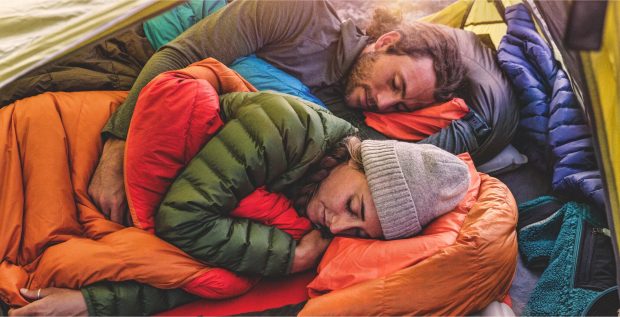 5 Thing to consider while choosing a SLEEPING BAGS - zippers, temperature, sleepbags, right fit, insulation, glamping, Camping
