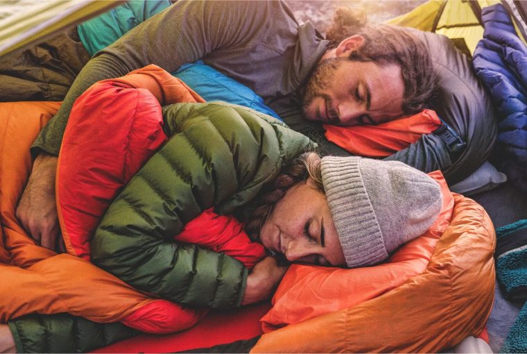 5 Thing to consider while choosing a SLEEPING BAGS - zippers, temperature, sleepbags, right fit, insulation, glamping, Camping