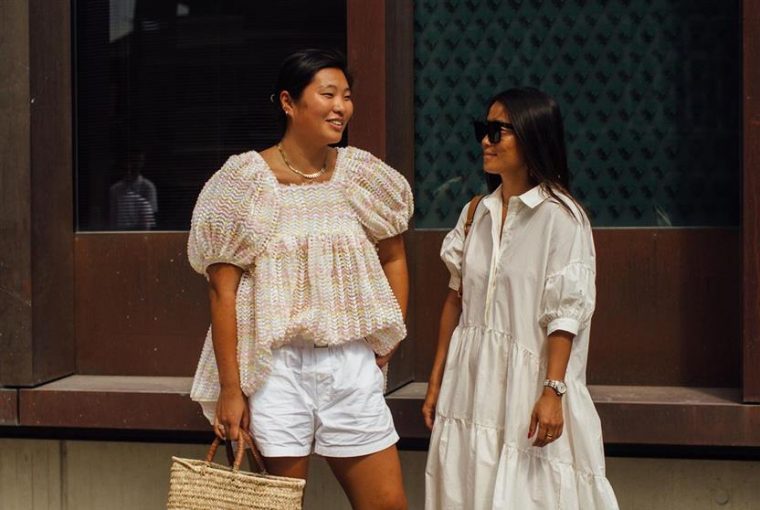 The Dress With Volume Can definitely Be Worn With Flat Sandals The Dress With Volume Can definitely Be Worn With Flat Sandals - Wedding Guest Dress, the dress with volume, style motivation, style, guest dresses types, guest dress, fashion