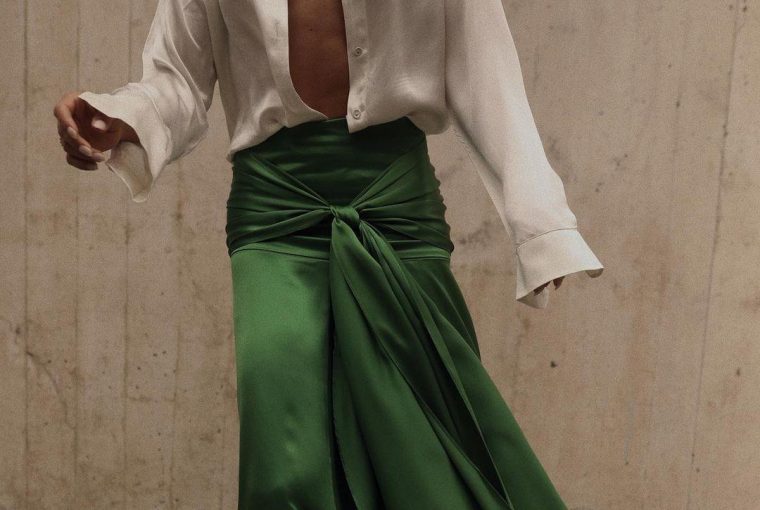 Long Flat Belly Skirt For A Guest Look Of The Season Long Flat Belly Skirt For A Guest Look Of The Season - style motivation, style, long skirt, long flat belly skirt, fashion