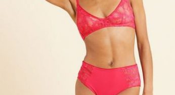 Colorful Lingerie Sets That Will Illuminate Our Tanned Skin