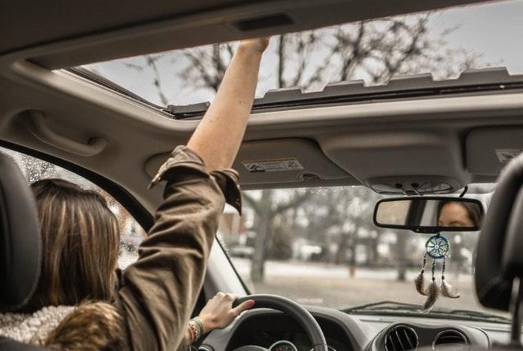 Sunroof Glass Or Mechanics Replacement – Is It Worth It? Sunroof Glass Or Mechanics Replacement – Is It Worth It? - sunroof, motor, mechanics, glass, damage, cracking, cars, breaking