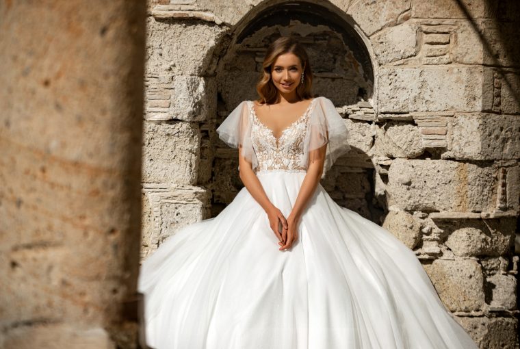 What Dress Is Better to Choose for a Wedding Photoshoot? What Dress Is Better to Choose for a Wedding Photoshoot? - wedding, sheath, photoshoot, long-train, fashion, ball gown