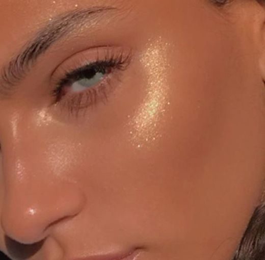 The New Make-Up Trend For A Glowy Complexion The New Make-Up Trend For A Glowy Complexion - style motivation, style, skin beauty, skin, golden-like skin, golden hour skin, fashion, beauty