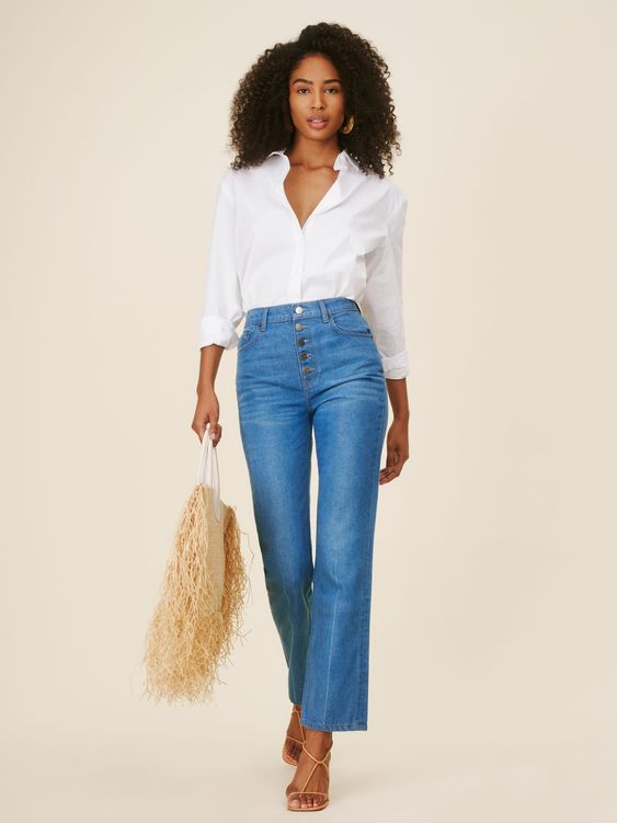 Straight Jeans Are The Ultra Modern Style Embraced For This Season