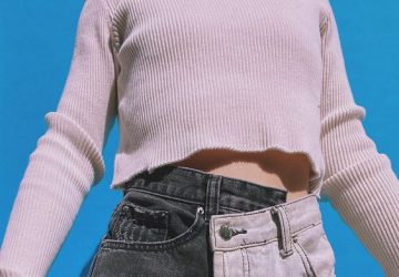 The Two-Tone Women's Jeans Trend That Will Sweep Your Attention Away This Winter 2022 - woman fashion, two-tone jeans outfits, two-tone jeans, style motivation, style, outfits, fashion style, fashion motivation, fashion