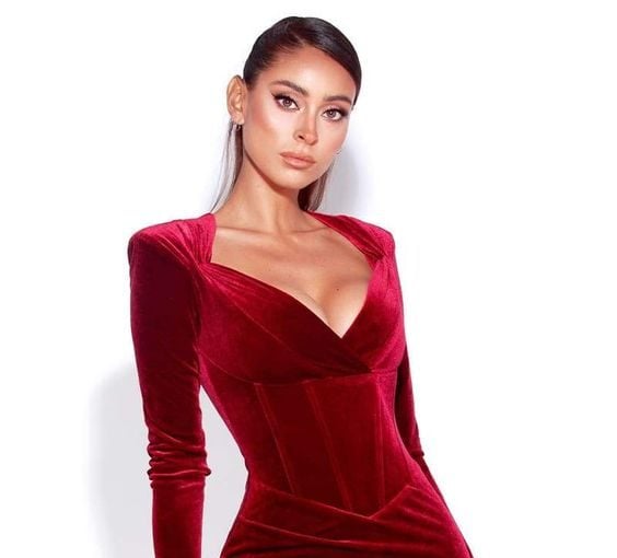 Ultra-Trendy Velvet Dresses To Accompany You Gently Towards The End Of The Year 2021 - velvet dresses, velvet dress for New Year's Eve, style motivation, style, fashion style, fashion