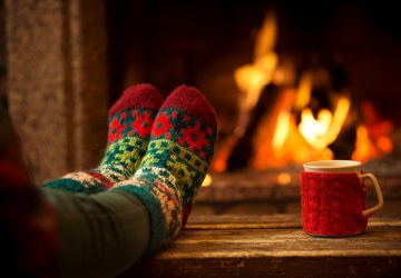 Life Hacks & Tips to Stay Warm and Cozy this Winter - winter, warm, tips, habits, cozy