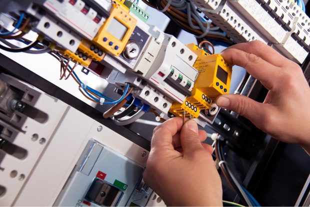 5 Things To Look for When Hiring an Electrician - reviews, recommendations, hiring, experience, electrician