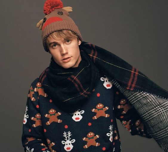 The Coolest Christmas Sweaters For 2021/2022 The Coolest Christmas Sweaters For 2021/2022 - winter sweaters, ugly sweaters, sweaters, style motivation, style, models of ugly sweaters, fashionistas, fashion style, fashion, Christmas sweaters