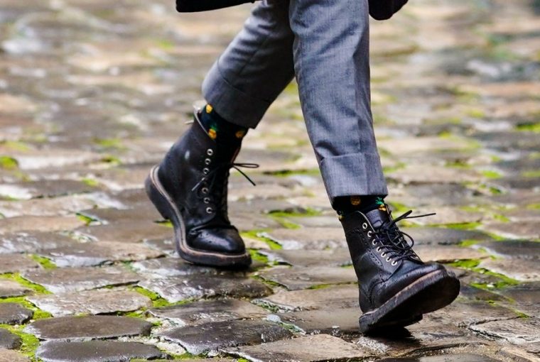 Best Types of Shoes To Wear When It’s Raining Outside Best Types of Shoes To Wear When It’s Raining Outside - workboots, weatherproof sprays, Stylish, Shoes, raining, flats, fashion