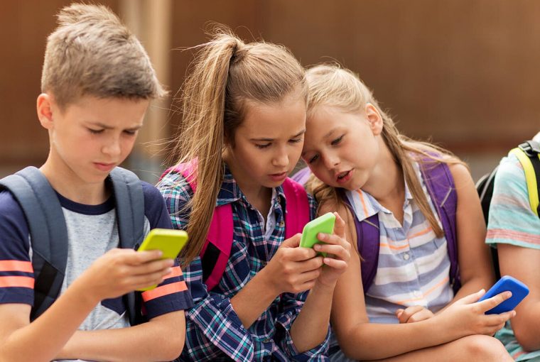 Steps to Take Before Giving Your Kid a Phone This Holiday Season Steps to Take Before Giving Your Kid a Phone This Holiday Season - tips, phone, Lifestyle, kids, future