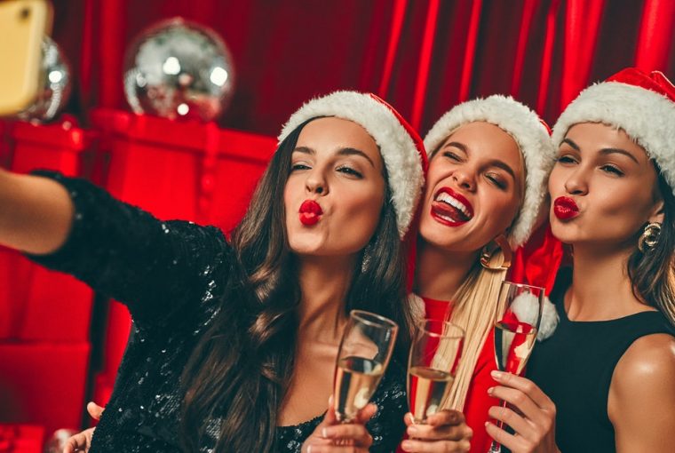 How To Win "Best Dressed" At Every Holiday Party How To Win "Best Dressed" At Every Holiday Party - party, holiday, crown, best dressed