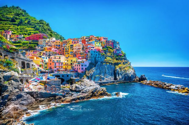 5 Exciting things to do in Italy - travel, Mount Vesuvius, Lake Como, Juliet’s Balcony, Italy, cinque terre