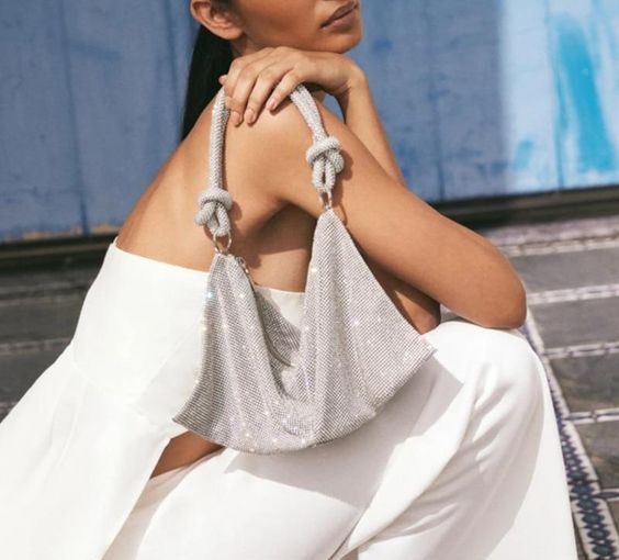 Rhinestone Bags - Models For You To Adopt The New Trend Rhinestone Bags - Models For You To Adopt The New Trend - style motivation, style, rhinestone purses, rhinestone bags trends, rhinestone bags, purses, fashion trends, fashion style, fashion, clutches, Bags