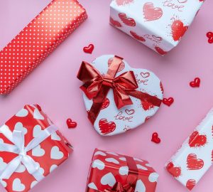 3 Essential Types of Anniversary Gifts You Must Pick From - romantic, personalized, love, gift, anniversary