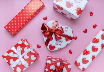 3 Essential Types of Anniversary Gifts You Must Pick From - romantic, personalized, love, gift, anniversary