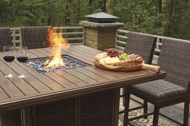 5 Outdoor Dining Ideas That Will Leave You Breathless - patio, Outdoor Dining Ideas, outdoor, garden, firepit