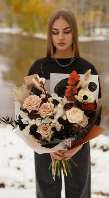 Get to Know About The Best Online Flower Bouquet Delivery - women, flowers