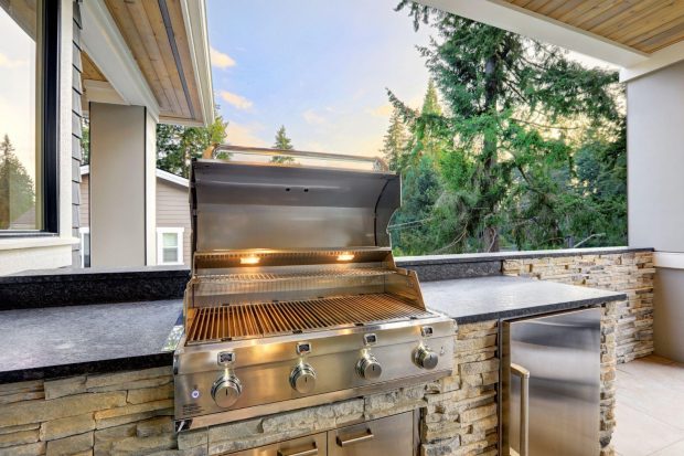 How To Choose A Grill For Your Outdoor Kitchen - Space, size, outdoor, kitchen, fuel type, features, budget