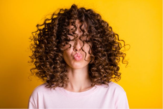 How to Plop Curly Hair: 4 Expert Tips - tips, plop, Hair, curly, beuty