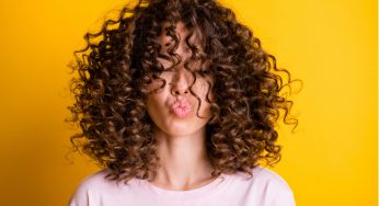 How to Plop Curly Hair: 4 Expert Tips