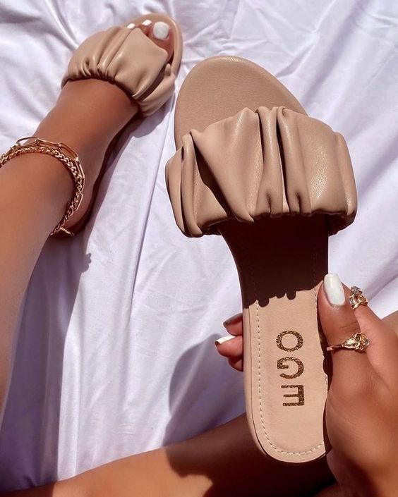 What sandals will be trendy this summer?