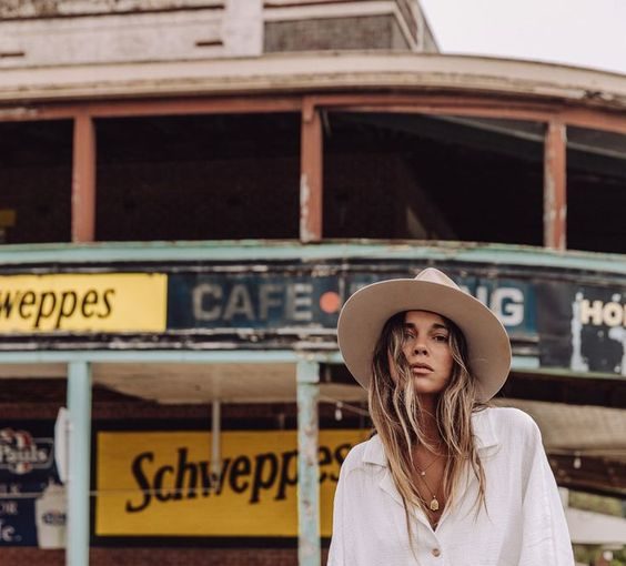 Timeless in a white shirt – here are the season's best-looking variants! Timeless in a white shirt – here are the season's best-looking variants! - white shirts, style motivation, style, fashion trends, fashion style, fashion