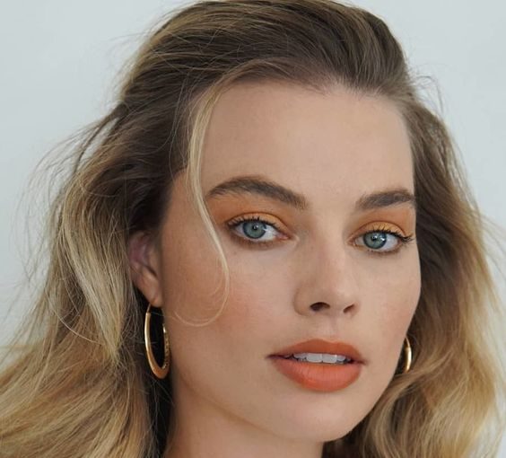 90s makeup is back and we're going to show you step-by-step how to do it 90s makeup is back and we're going to show you step-by-step how to do it - style motivation, style, Makeup, fashion style, fashion, 90's make up