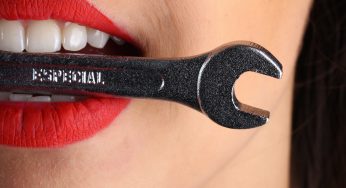 Composite Bonding vs Porcelain Veneers – Which is More Popular?