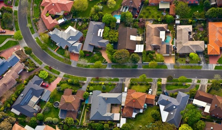 How to Look Up a Neighborhood Before Buying a House How to Look Up a Neighborhood Before Buying a House - new house, neighborhood, commute, amenities