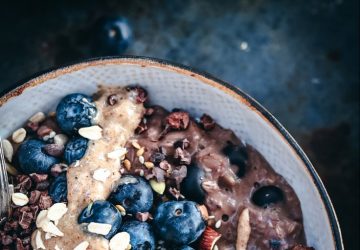 Porridge with sesame and coconut milk, topped with berries and seeds - style motivation, porridge, healthy food, healthy breakfast, food motivation, food, breakfast