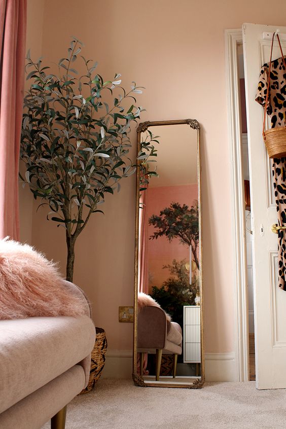 Peach Colour in Decorations