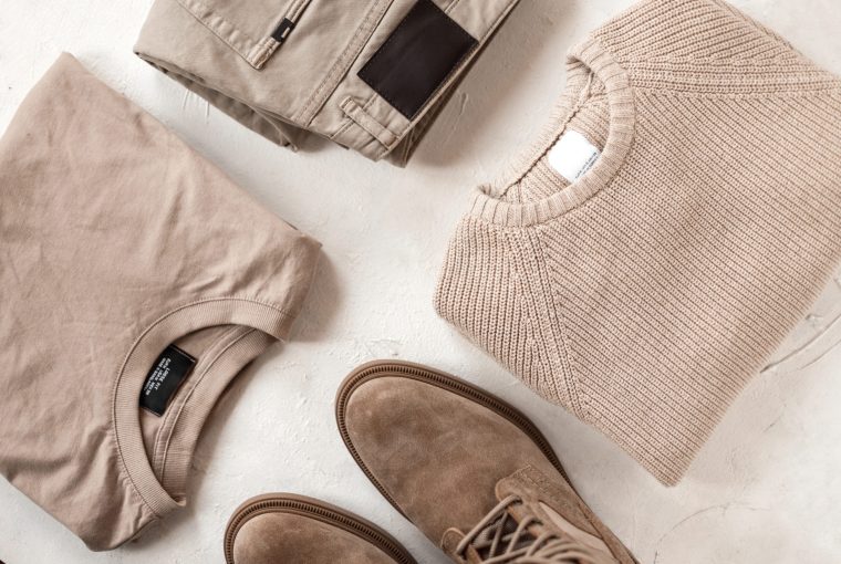 Plain T-shirt: The Essential That Everyone Should Have In Their Wardrobe Plain T-shirt: The Essential That Everyone Should Have In Their Wardrobe - women, wardrobe, Plain T-shirt, men, fashion