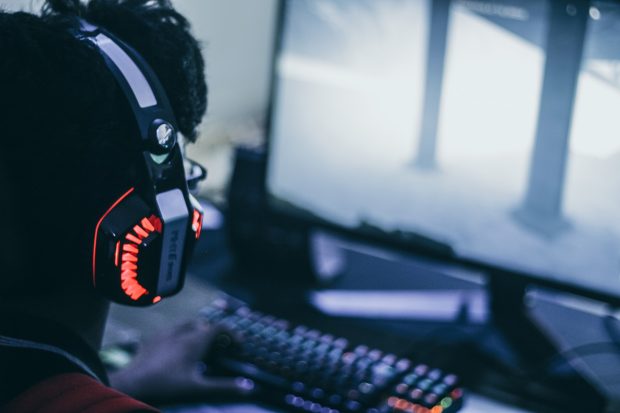 7 Items You Need To Have For Your Gaming Setup - setup, mice, keyboard, headset, gaming