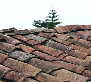 4 Helpful Ways To Fix A Worn Out Roof - storm damage, roof repair kits, roof, improvement, home
