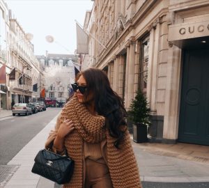How to wear a fashionable scarf and what to wear with it - winter scarfs, scarfs, interior design, home decor, fashionable scarfs, decorations