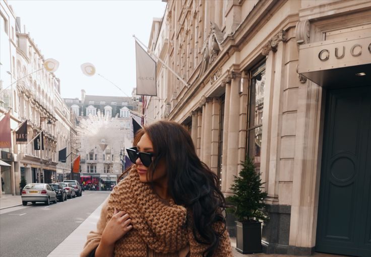 How to wear a fashionable scarf and what to wear with it How to wear a fashionable scarf and what to wear with it - winter scarfs, scarfs, interior design, home decor, fashionable scarfs, decorations