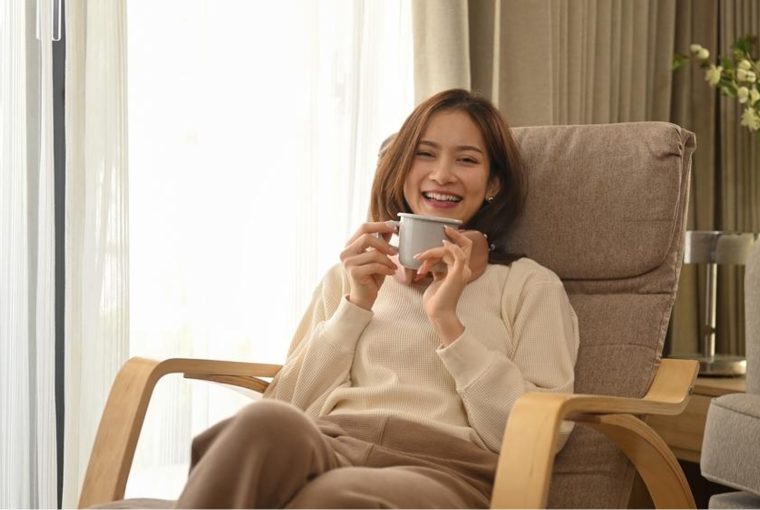 12 Comfy Winter Outfits That Are Still Stylish 12 Comfy Winter Outfits That Are Still Stylish - winter, sweater, skirt, shacket, outfits, leggings, distresses jeans, comfy, boots, Accessories