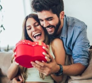 How to Choose the Perfect Gift for Your Girlfriend - tips, present, gift