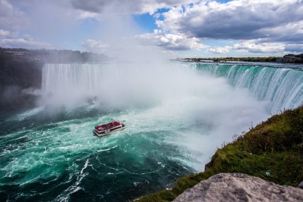 7 Must-See Destinations for Your Next Travel Adventure - Travel Adventure, travel, Taj Mahal, niagara, london, Great Barrier Reef, grand canyon