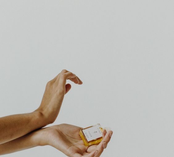 The trick that makes your perfume last all day The trick that makes your perfume last all day - style motivation, style and beauty, Perfumes, Lifestyle, beauty