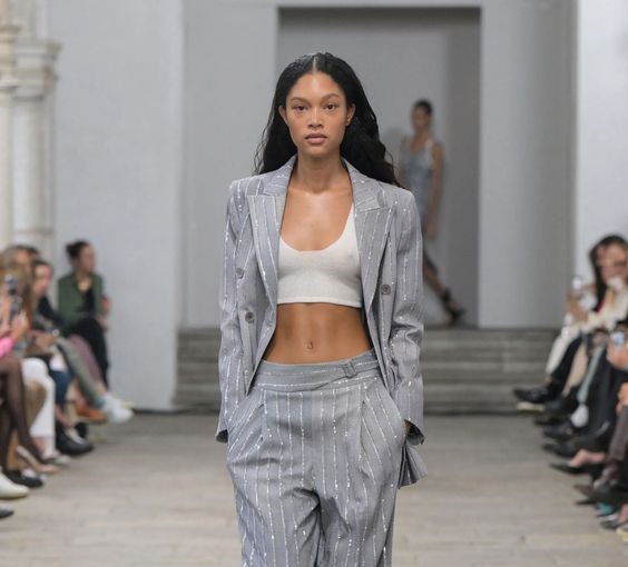 The budget cape that lifts your spring wardrobe! The budget cape that lifts your spring wardrobe! - style motivation, style, Spring Outfits, spring 2023, fashion style, fashion